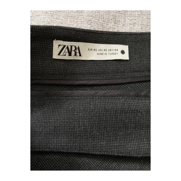 Zara’s black maxi skirt - Picture 2 of 3
